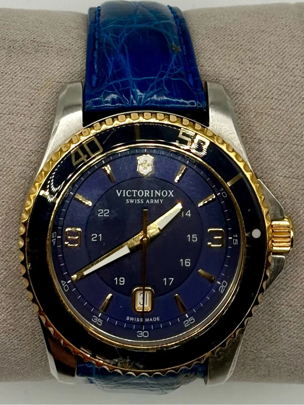 Victorinox Swiss Army 241789 Blue Diver Watch Sapphire Crocodile Strap